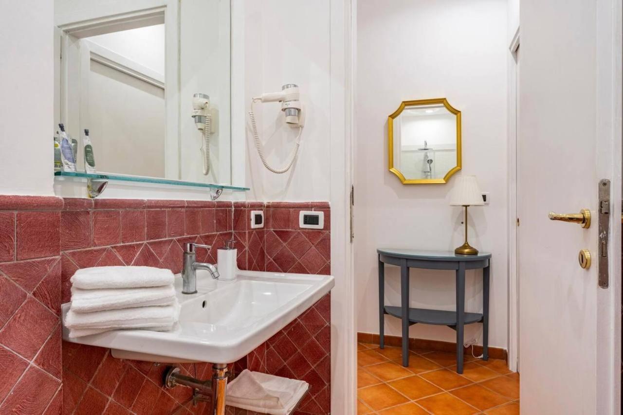 Отель Fori Imperiali Luxe Mansion Рим Экстерьер фото